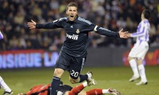 米兰真人-赛道颠覆，索伯车队横扫红牛，塞恩斯惊艳四座的传奇之战