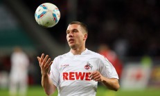 米兰APP下载-骑士对阵火箭，哈登展现巨星价值，一记三分定乾坤