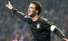 ac米兰官网-赛道上的绝杀时刻，诺里斯惊艳四座，迈凯伦绝杀红牛二队