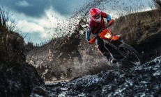 中国米兰体育-拉亚刷新纪录之夜，马德里竞技的翻盘哲学与中国足球的启示