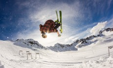 米兰体育-克莱冠军级表现闪耀赛场，广厦队完胜尼克斯彰显亚洲篮球力量