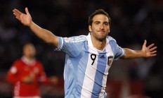 ac米兰官网-硬仗本色，勇士力克热火，德罗赞全程高能演绎孤胆英雄