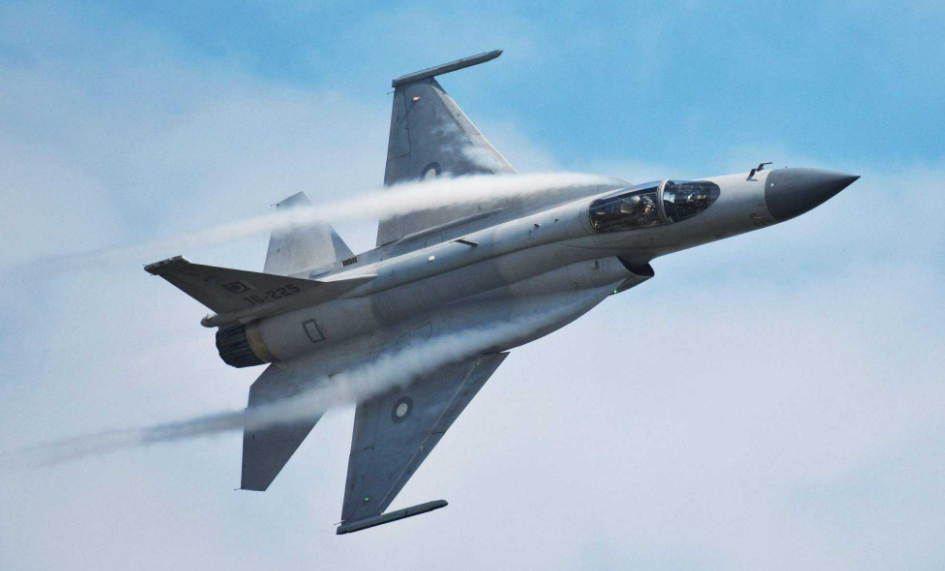 汉诺威96遭遇惨败,处境艰难 汉诺威96遭遇惨败,处境艰难