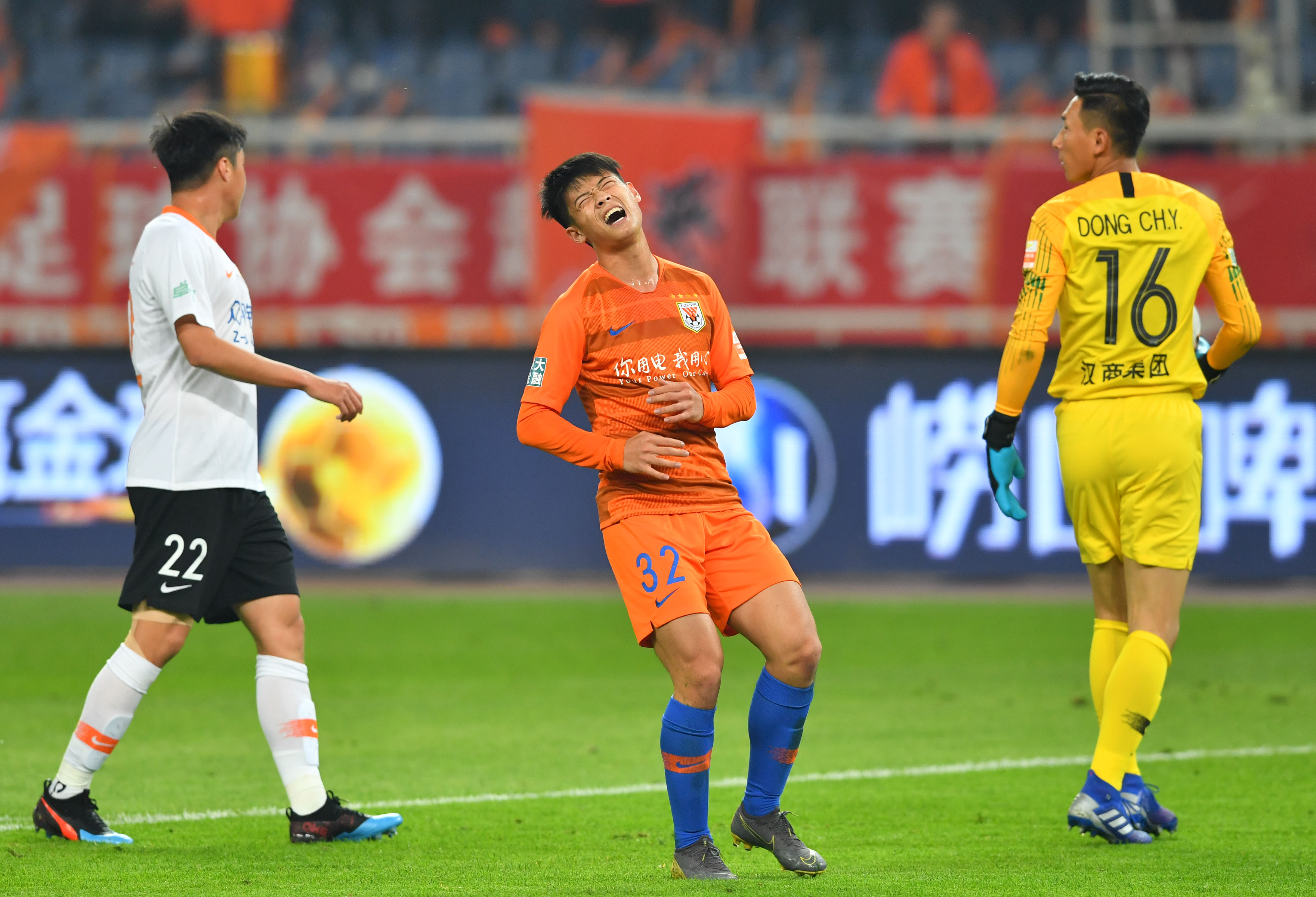 鲁能客场连胜，全队全力备战奋力一搏