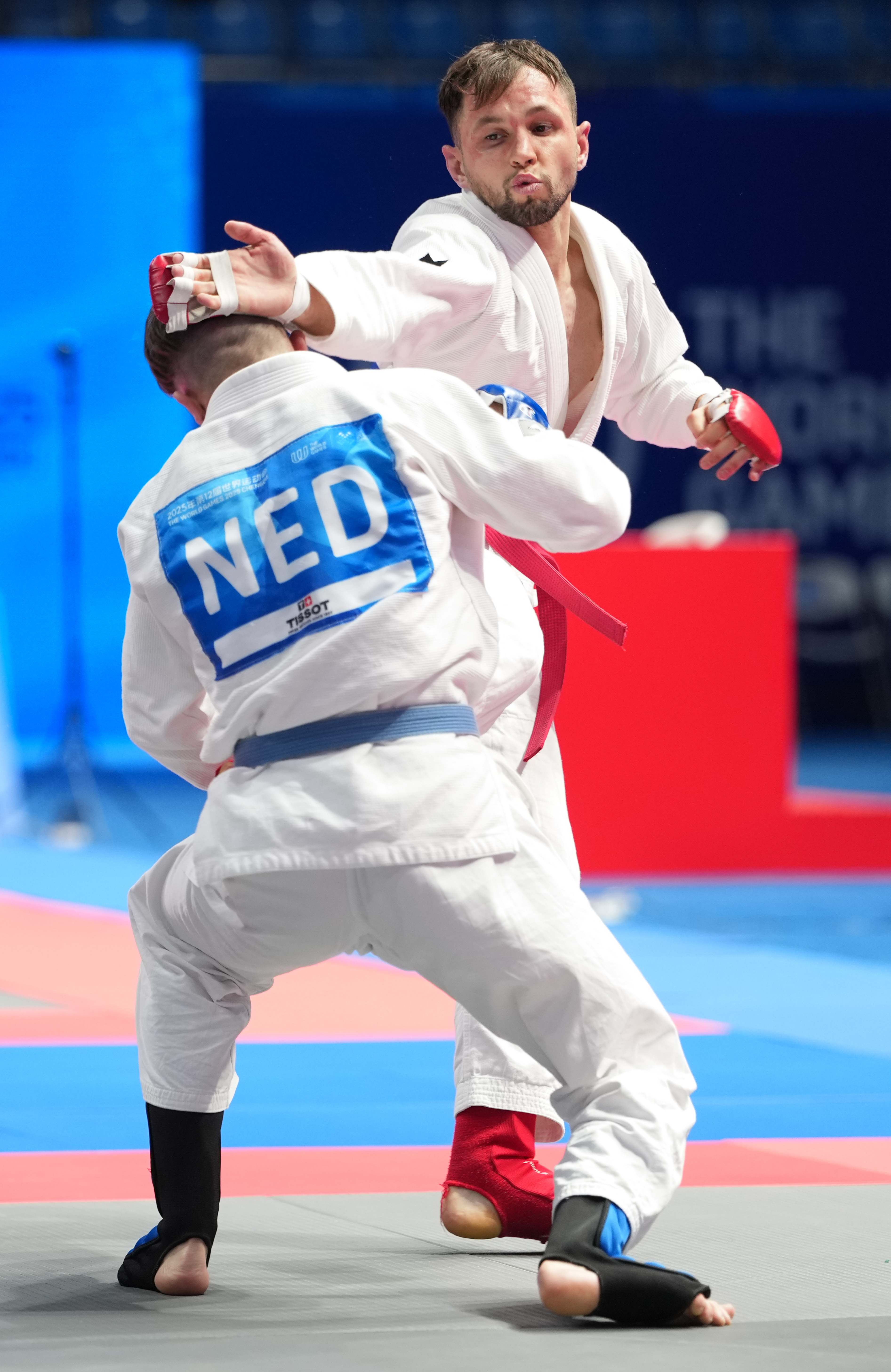 包含技惊四座！男子柔道选手完美应对的词条