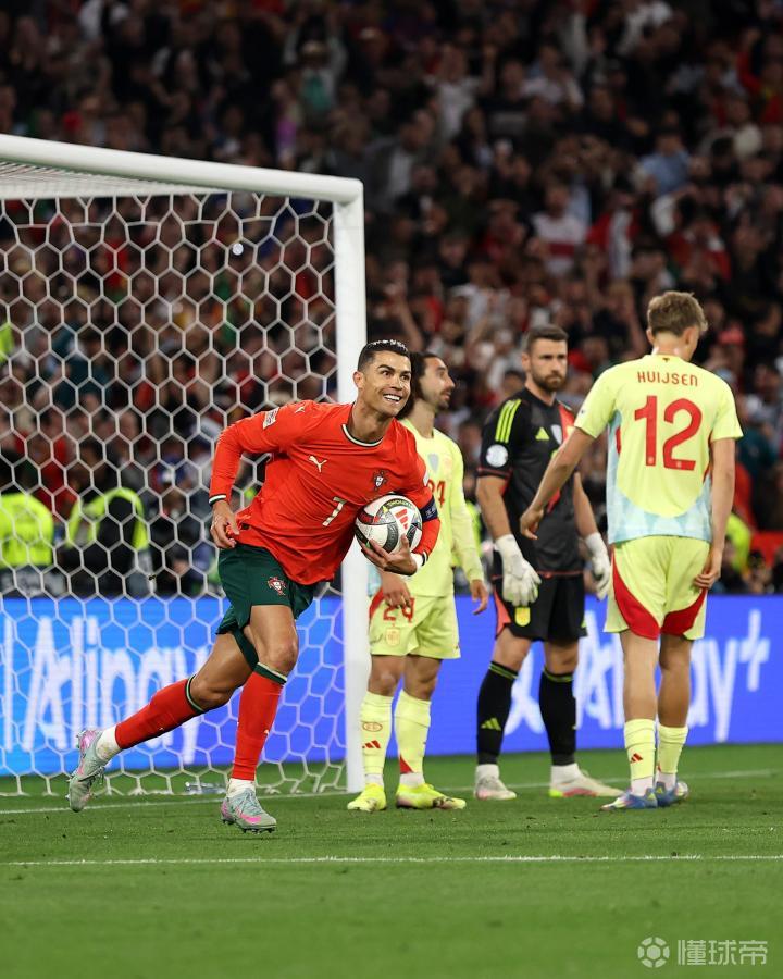 乌拉圭绝地反击波兰,C罗制霸全场的简单介绍 乌拉圭绝地反击波兰,C罗制霸全场的简单介绍