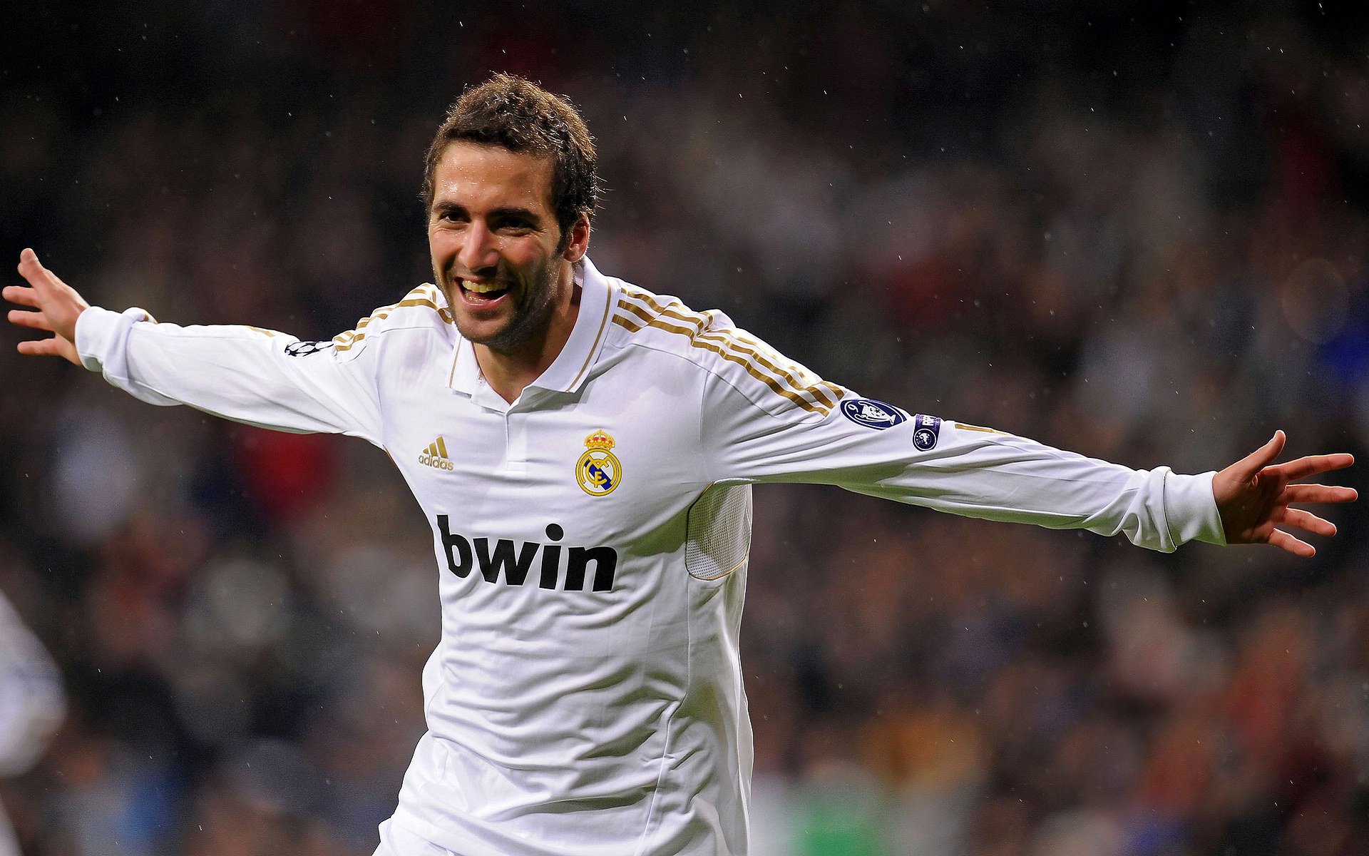 赛道与球场，乔治F1绝地反击，勇士强势攻克新疆